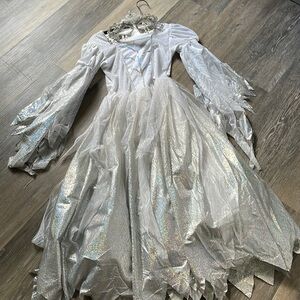 Medium girls, Halloween costume